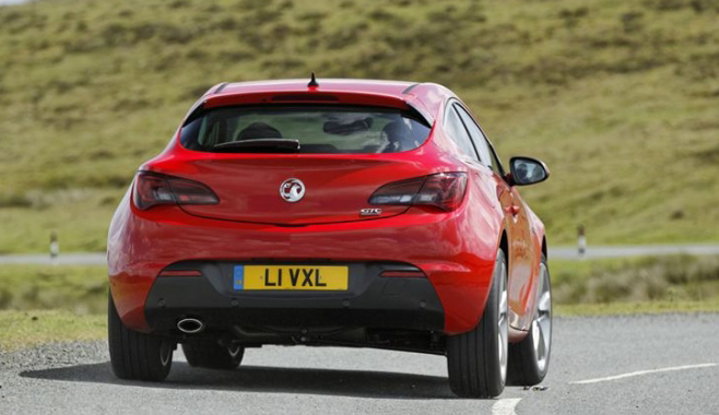 Recenzie Opel Astra GTC (2011)